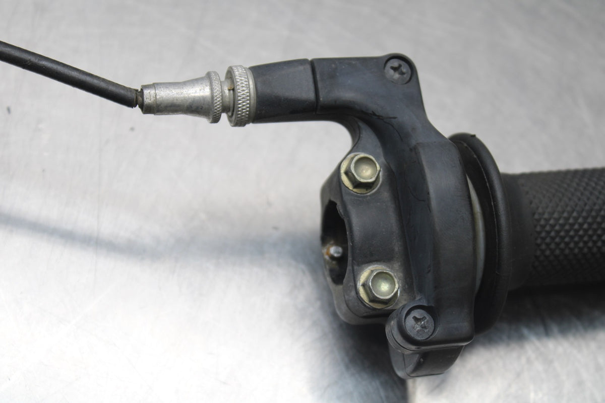 02 DUCATI MONSTER 620 RIGHT THROTTLE GRIP BB851