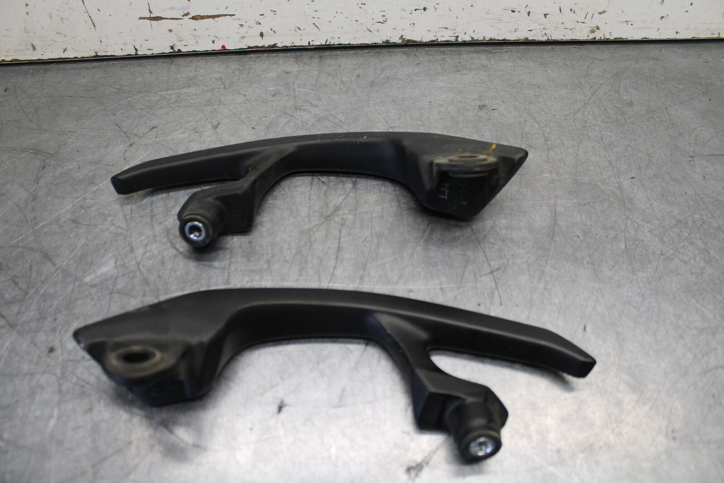 12-17 KAWASAKI ER-6N Z650 PASSENGER REAR SEAT GRAB BAR HANDLE SET BB709