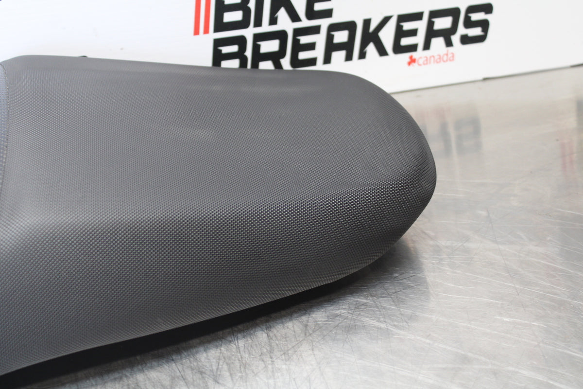 04-09 SUZUKI GS500F FRONT REAR SEAT SADDLE BB165