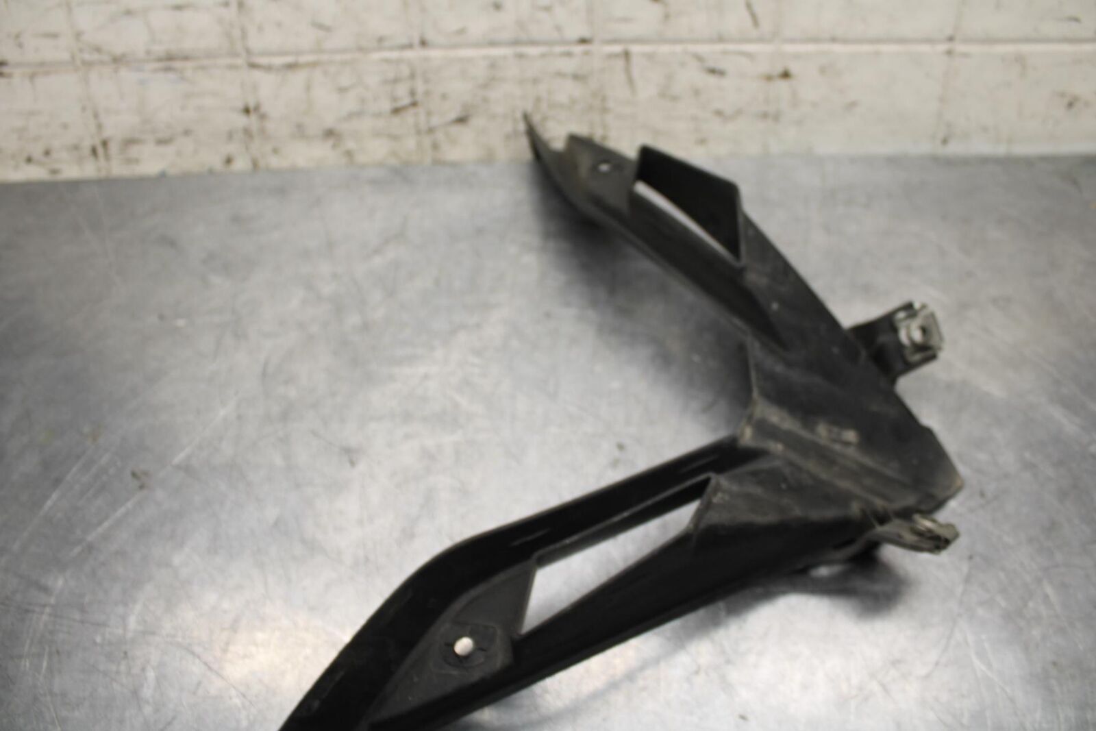 2007 Yamaha YZF R1 FRONT LOWER CENTER COWL FAIRING BB575