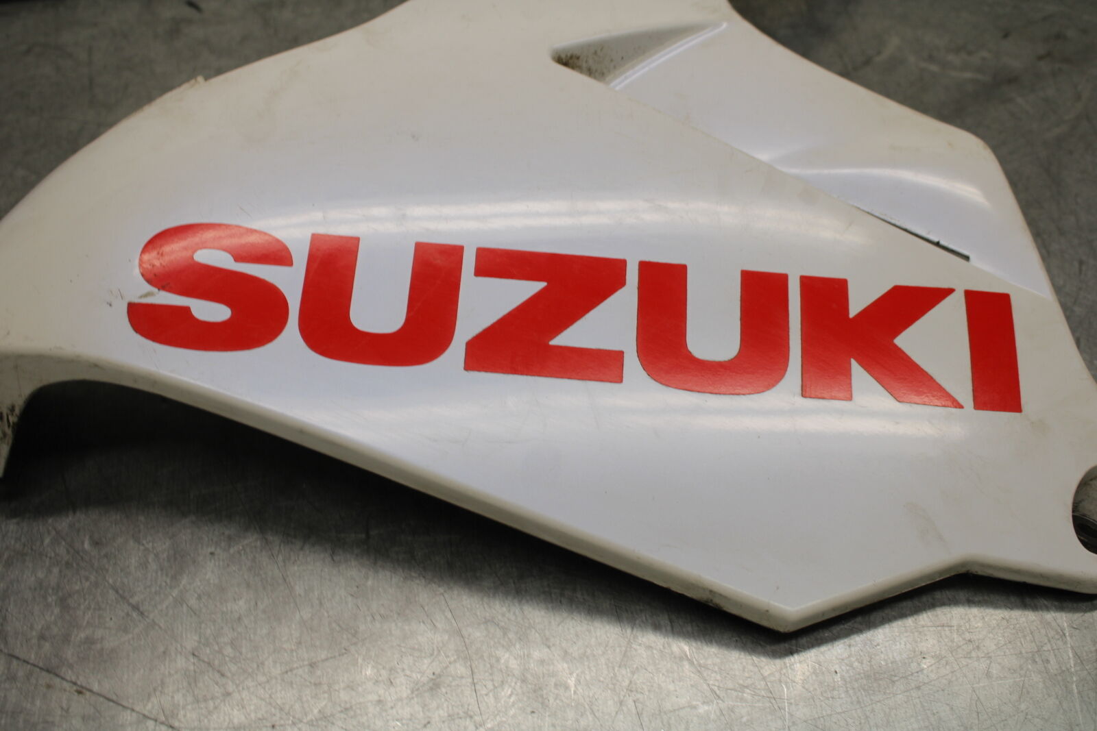 11-23 SUZUKI GSXR 750 LEFT LOWER BOTTOM BELLY SIDE FAIRING COWL BB499