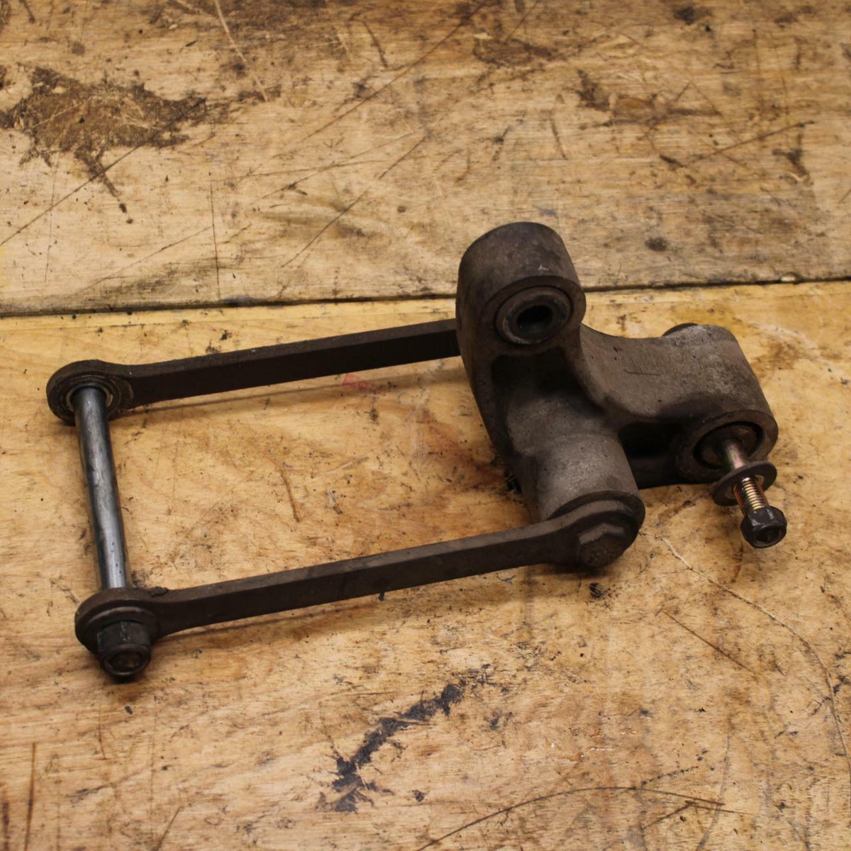91-93 YAMAHA FZR1000 REAR DOGBONE SHOCK LINKAGE LINK BB339