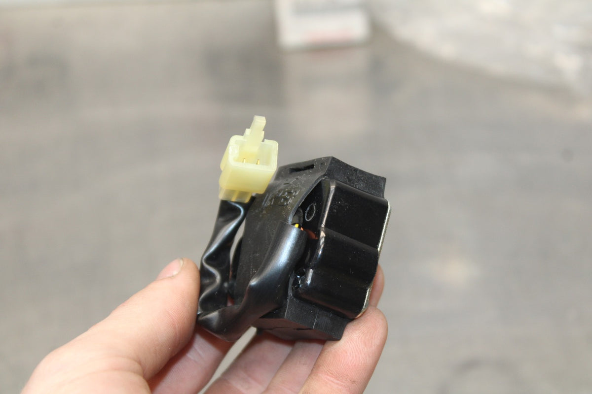00-02 KAWASAKI NINJA ZX6R NOS TIP OVER BANK ANGLE CRASH SENSOR SWITCH  BB750