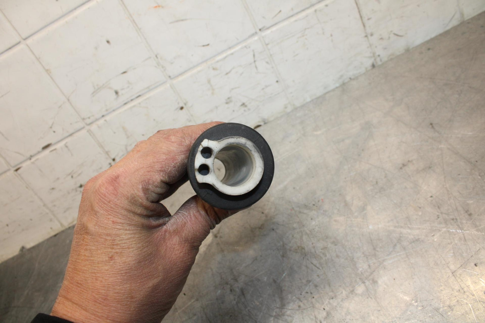 03 KAWASAKI ZX12R RIGHT THROTTLE GRIP BB472