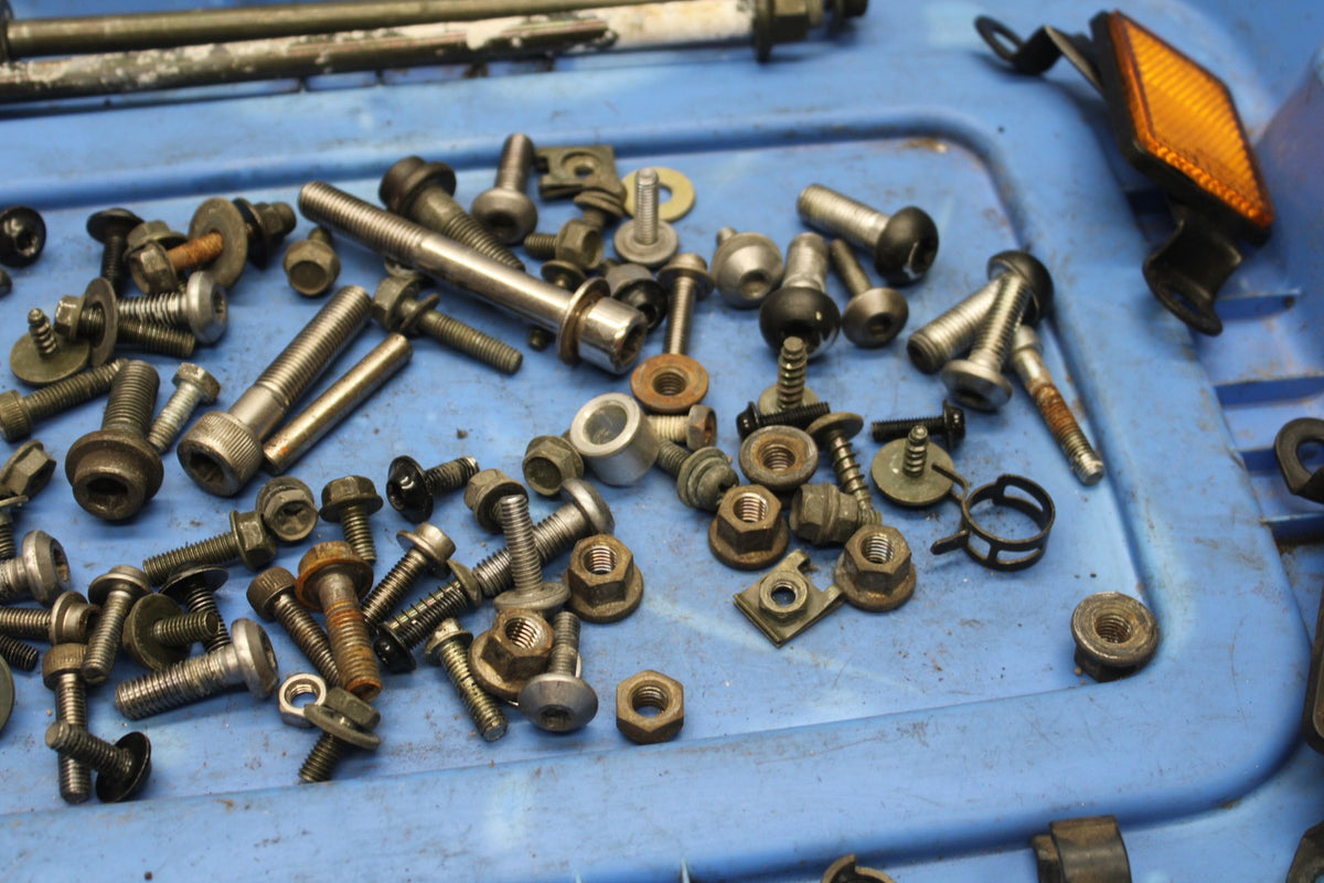 03 YAMAHA YZF R1 MOUNTING BOLTS HARDWARE SCREWS BB895