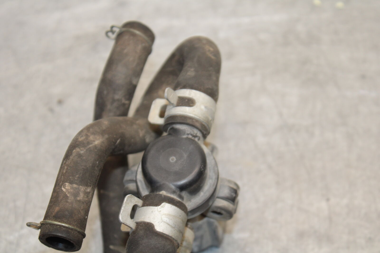 05-06 SUZUKI GSXR1000 AIR VALVE SOLENOID TOP ENGINE SENSOR 18510-29G00 BB663