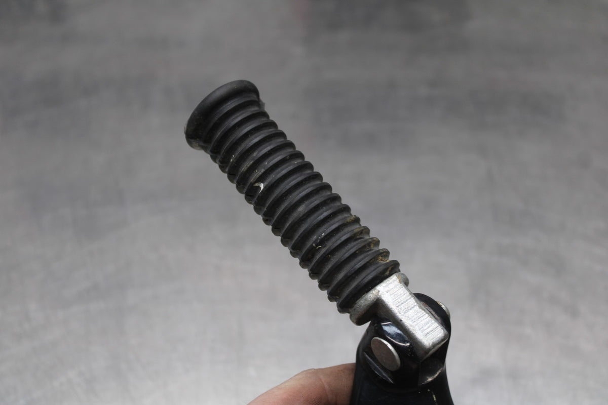 07 HARLEY-DAVIDSON SPORTSTER 1200 XL1200C REAR PASSENGER FOOT STEP PEG SET BB833