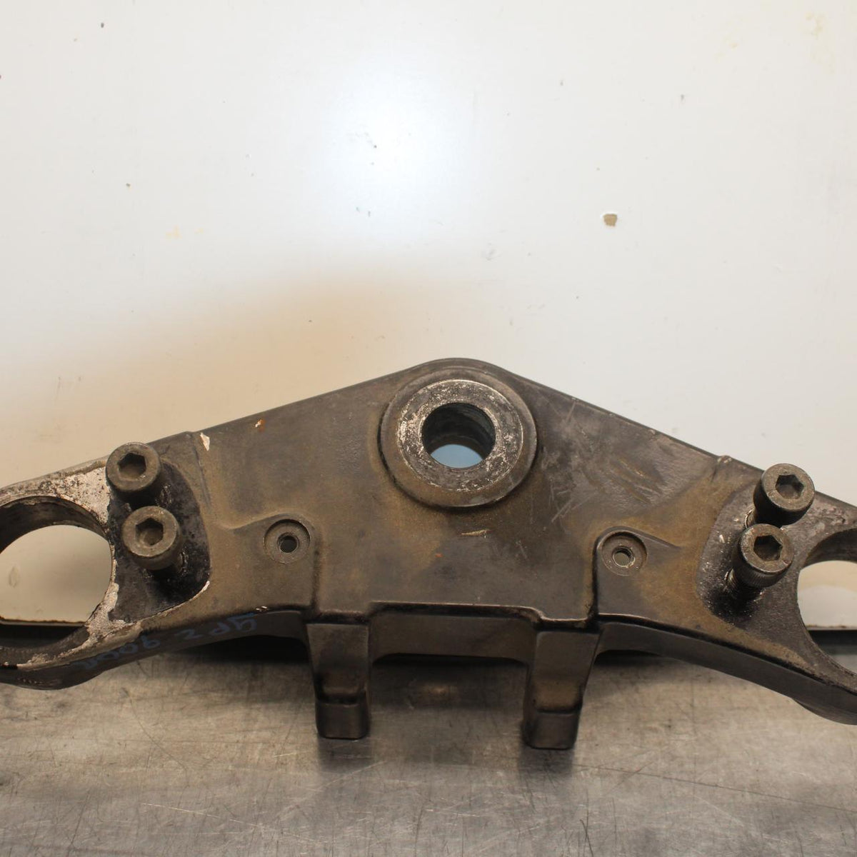 84-86 KAWASAKI GPZ900 FORKS UPPER TRIPLE TREE CLAMP BB84