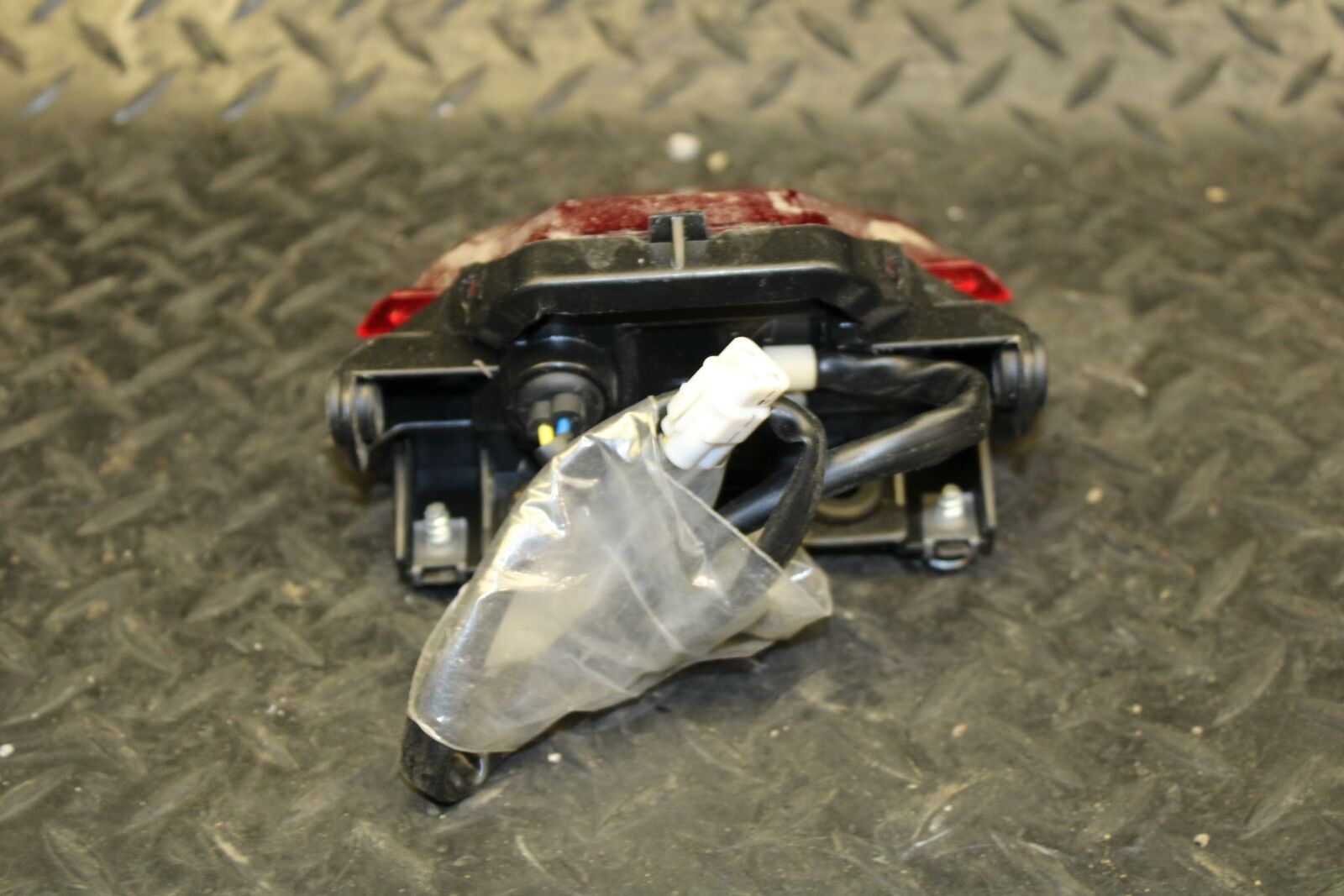 19 YAMAHA YZF R3 REAR TAIL TAILLIGHT BACK BRAKE LIGHT BB177