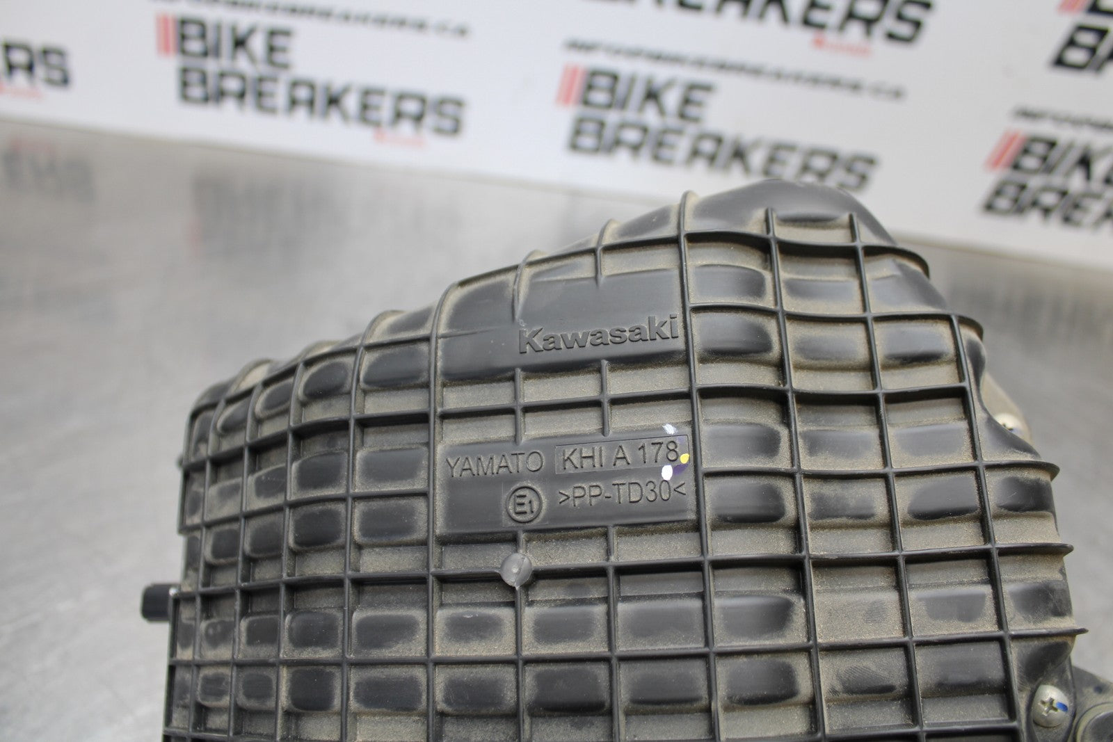 18-23 KAWASAKI NINJA 400 EX400 ABS AIRBOX AIR INTAKE FILTER BOX BB177