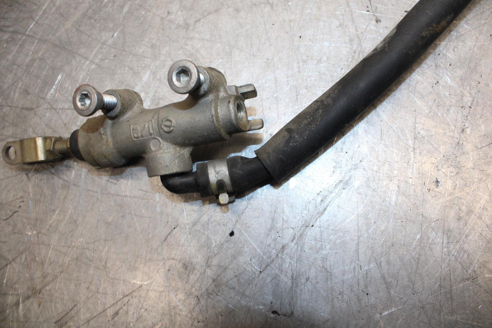 00-01 KAWASAKI ZZR600 REAR BACK BRAKE MASTER CYLINDER W RESERVOIR BB31