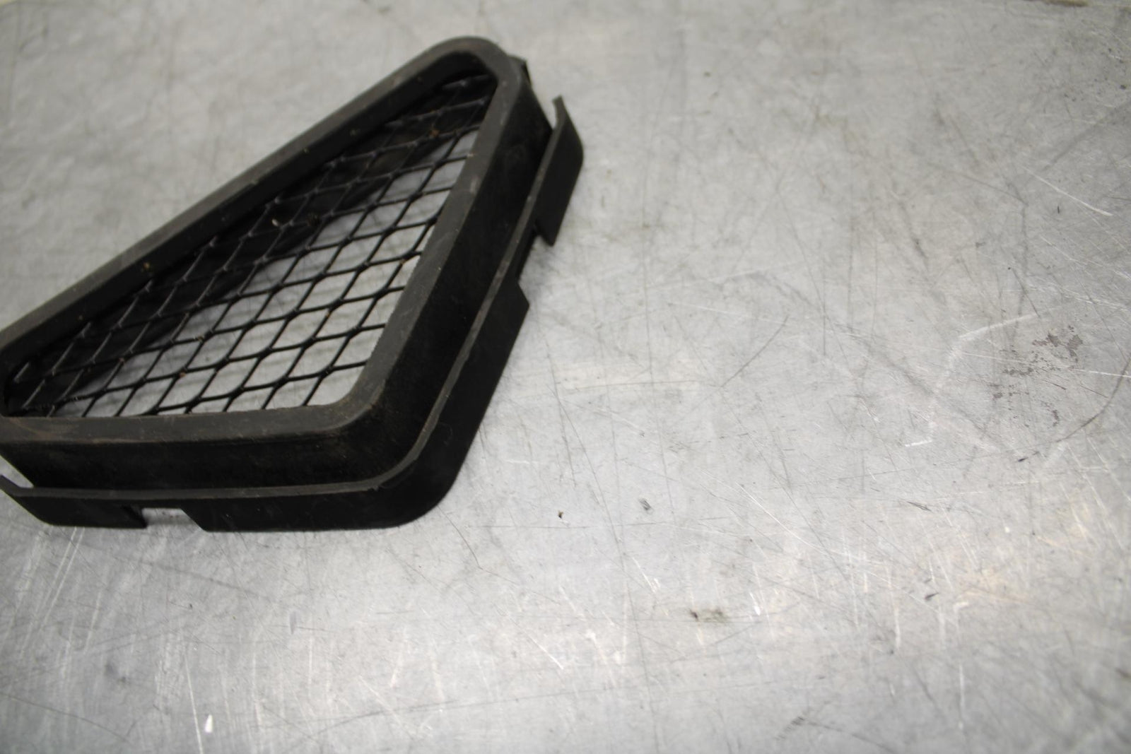 05-06 KAWASAKI NINJA ZX6R AIR INTAKE GRILL BB505