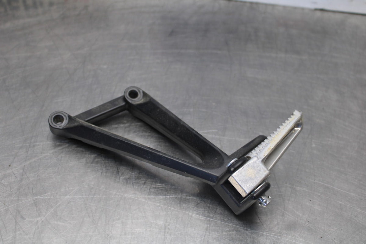 23 YAMAHA YZF R3 LEFT REAR BACK PASSENGER PEG BB147-B