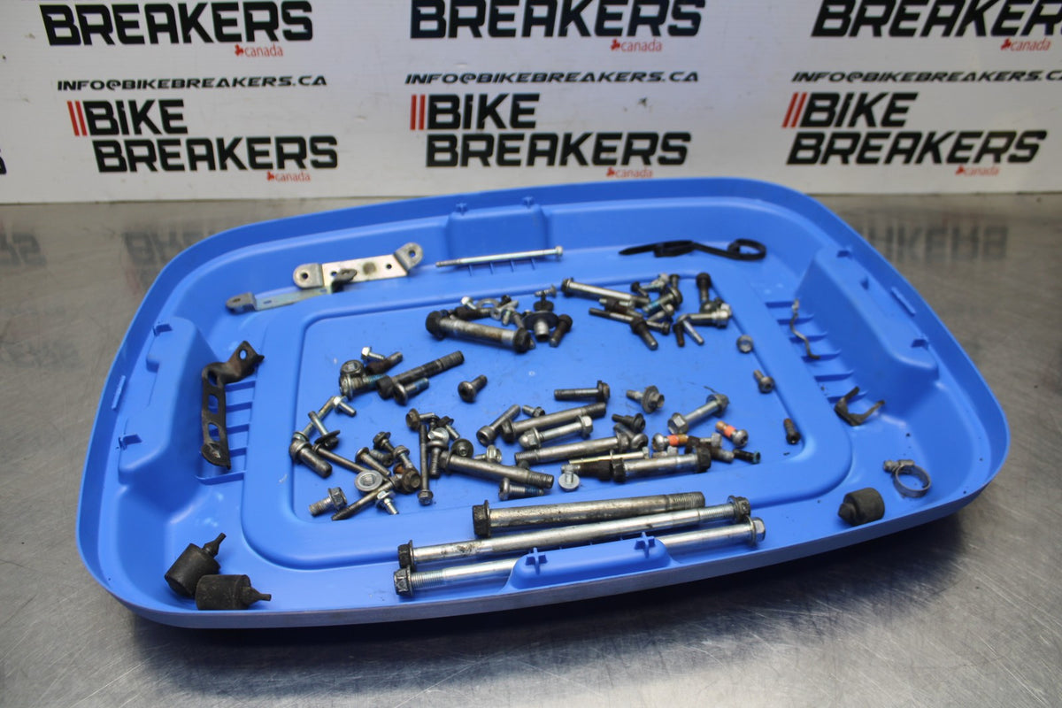06-07 SUZUKI GSXR600 BOLTS HARDWARE MOTOR SCREWS BB836