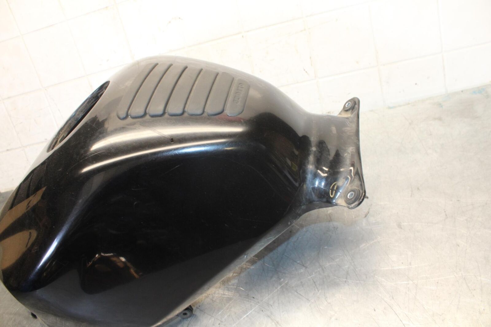 2004 Honda CBR600RR GAS TANK FUEL CELL COVER FAIRING COWL BB511