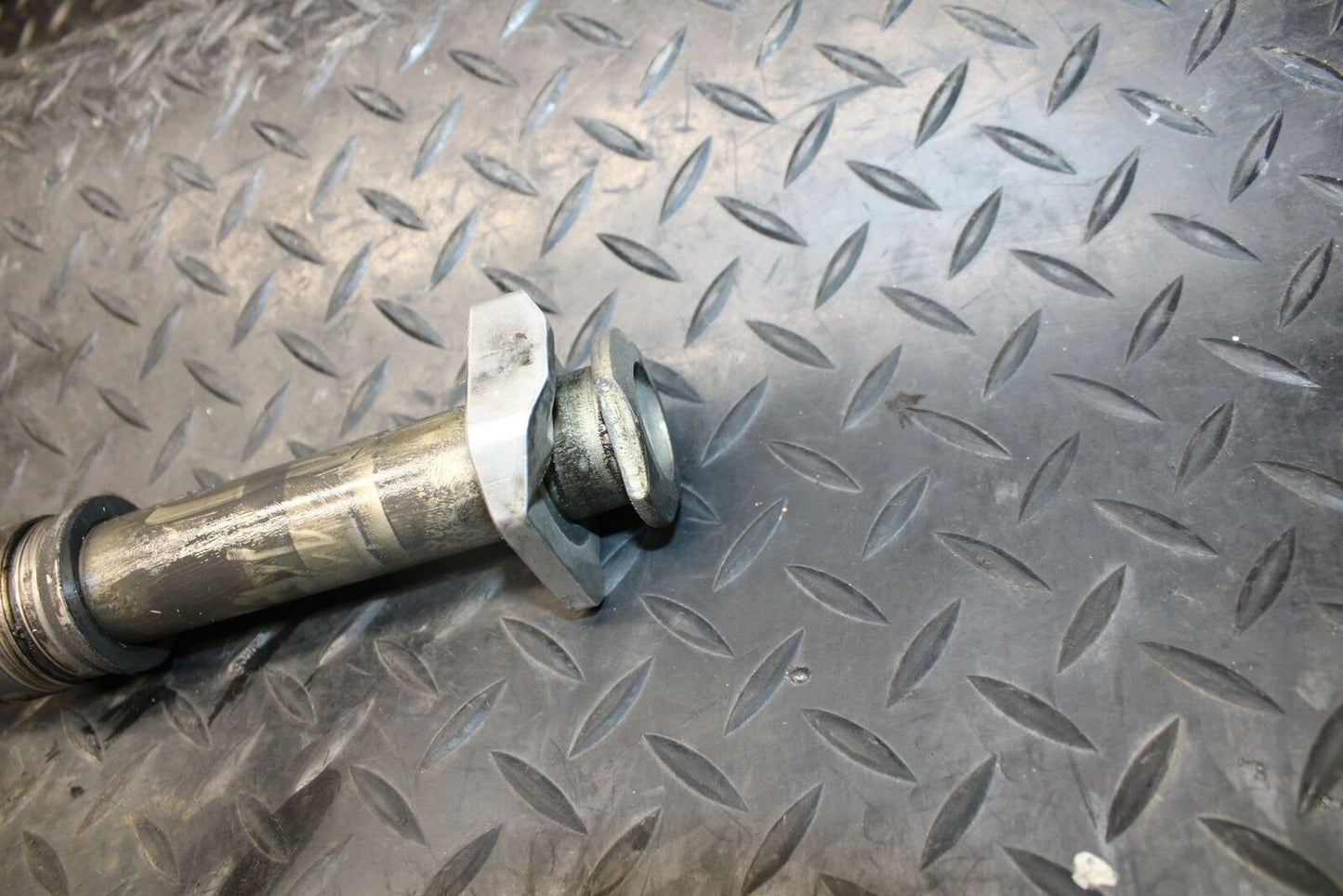 08-09 SUZUKI GSXR750 REAR AXLE BACK WHEEL RIM PIVOT BOLT AXEL BB208