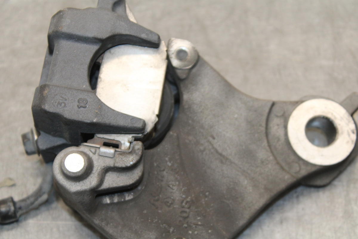 09-15 YAMAHA FZ6R REAR BACK BRAKE CALIPER W MOUNT BRACKET 20S-2580W-10-00 BB719