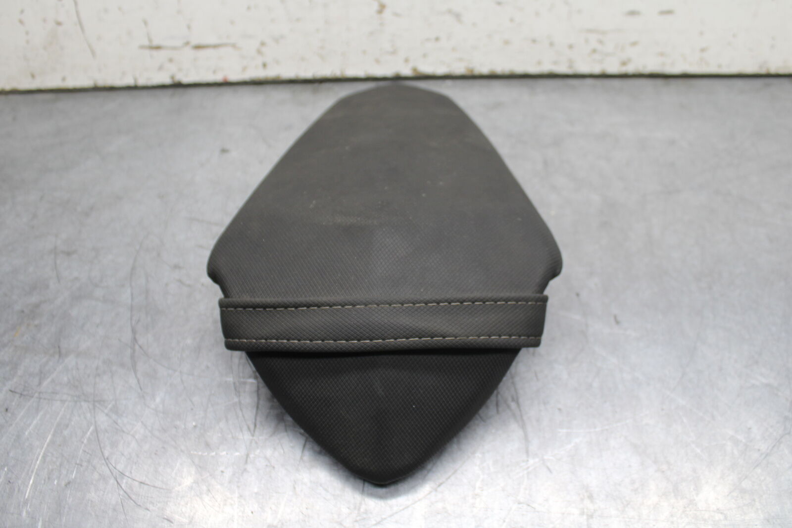 19-22 KAWASAKI Z400 REAR BACK PASSENGER TANDEM SEAT PAD SADDLE PILLION BB738
