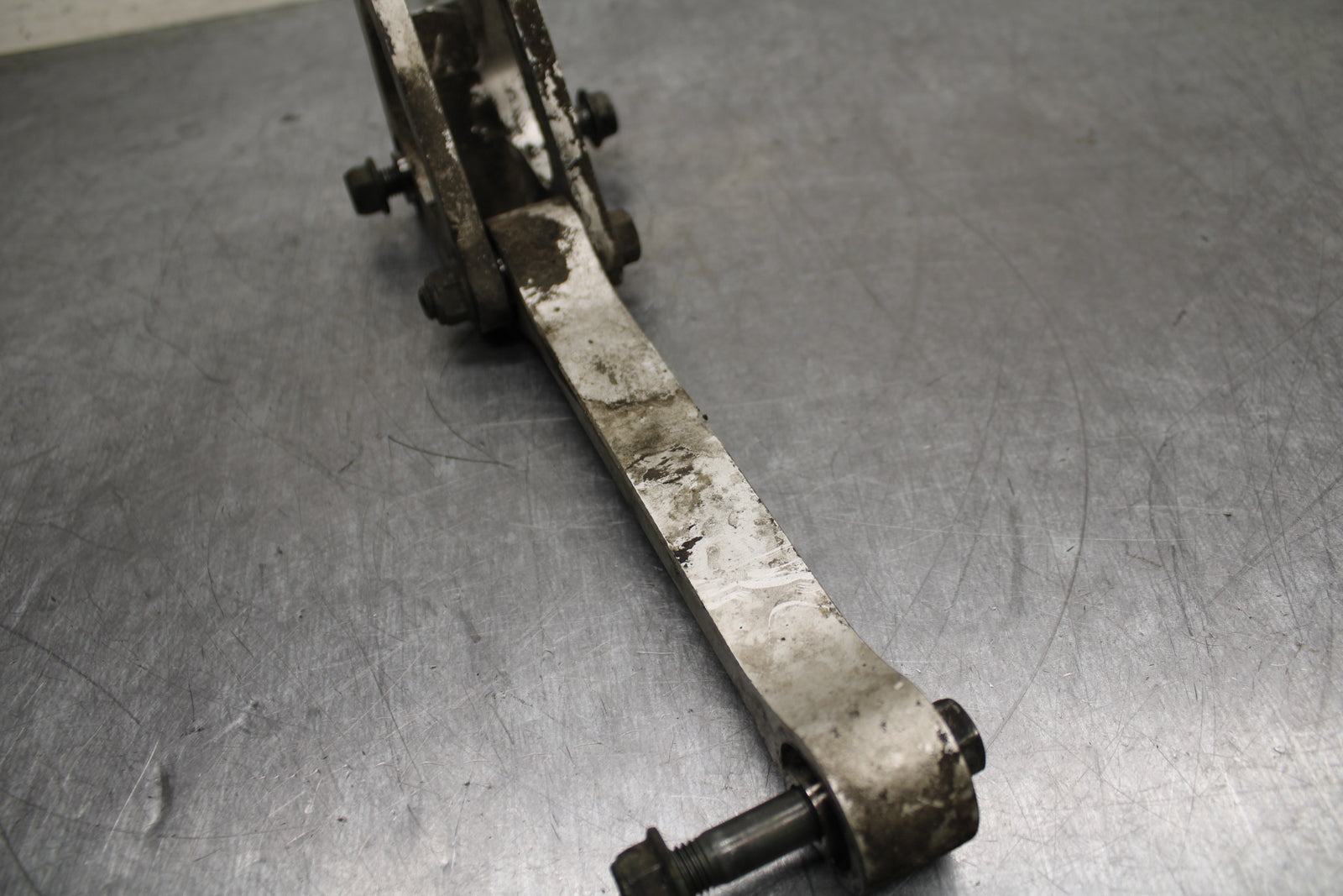 00-01 YAMAHA YZF R1 REAR DOGBONE SHOCK LINKAGE LINK BB755