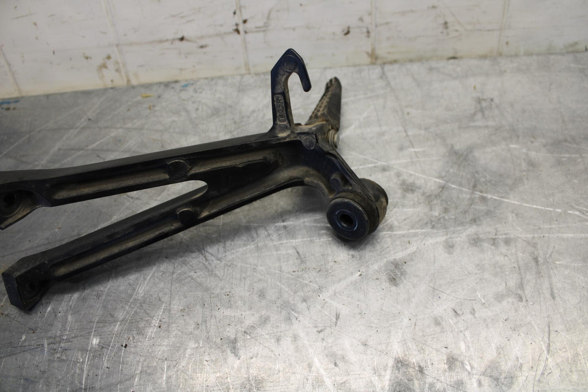15-21 SUZUKI GSXR600 RIGHT REAR BACK PASSENGER PEG BB463