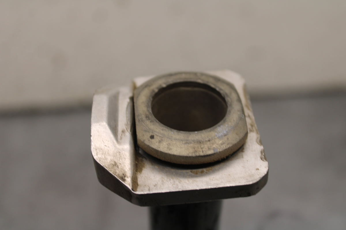 08-10 SUZUKI GSXR 600 REAR AXLE BACK WHEEL RIM PIVOT BOLT AXEL  BB721