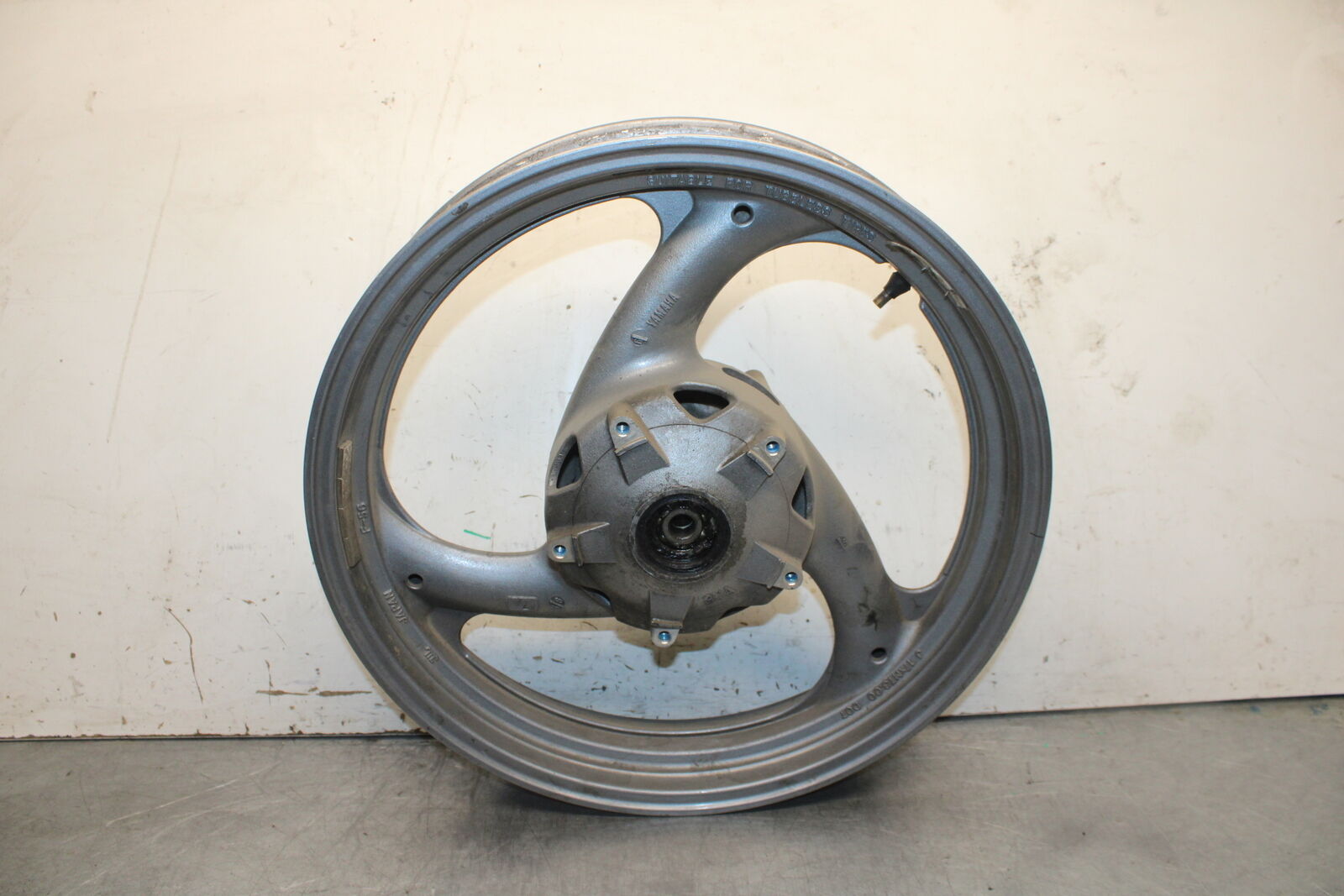 86-89 YAMAHA FJ1200 REAR WHEEL BACK RIM BB18