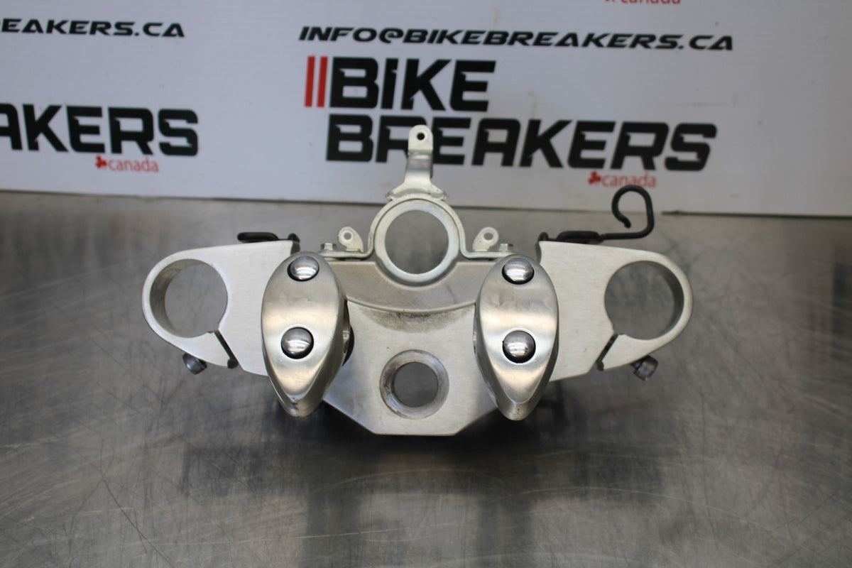 09 YAMAHA V STAR 950 FORKS UPPER TRIPLE TREE CLAMP BB172