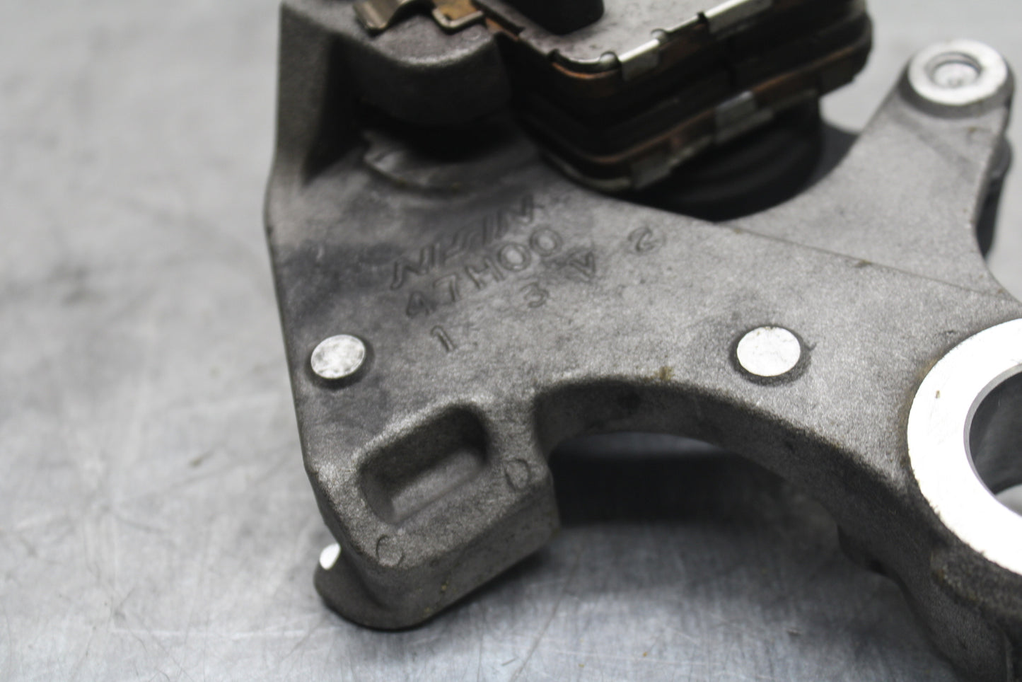 13 SUZUKI GSXR750 REAR BACK BRAKE CALIPER W MOUNT BRACKET BB110