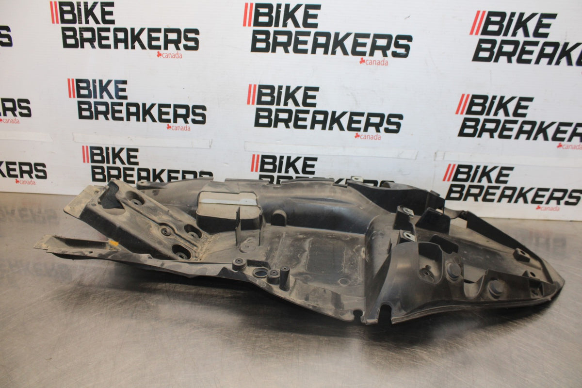 07-08 KAWASAKI NINJA ZX6R REAR BACK TAIL UNDERTAIL BATTERY TRAY PLASTIC BB937