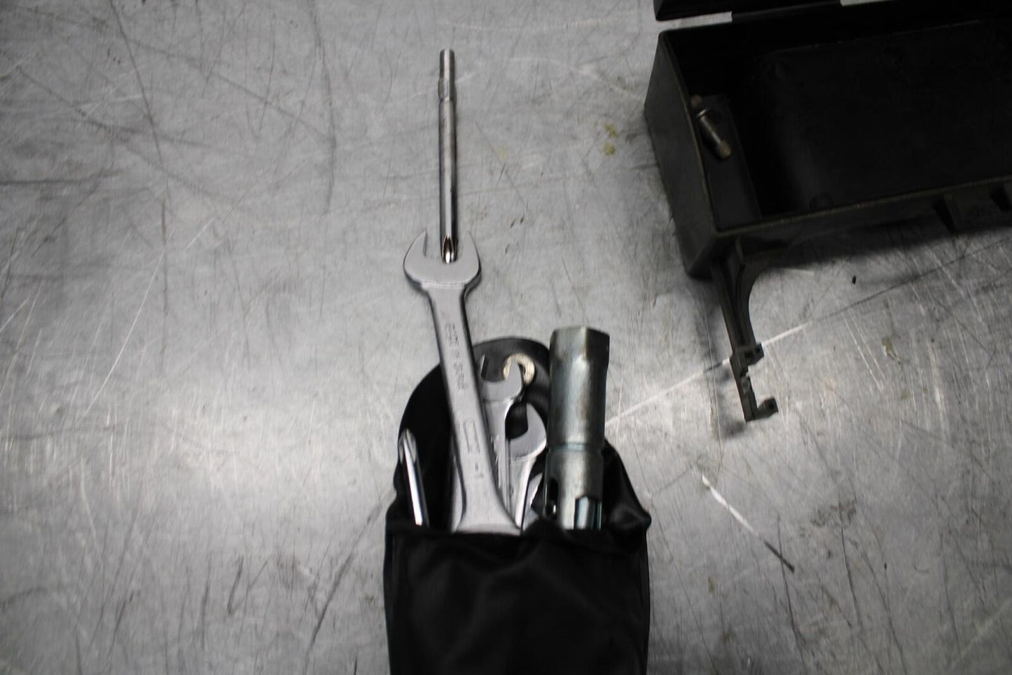 07-08 KAWASAKI CONCOURS 1400 ABS STOCK TOOLS OEM TOOL BAG KIT SET BB449