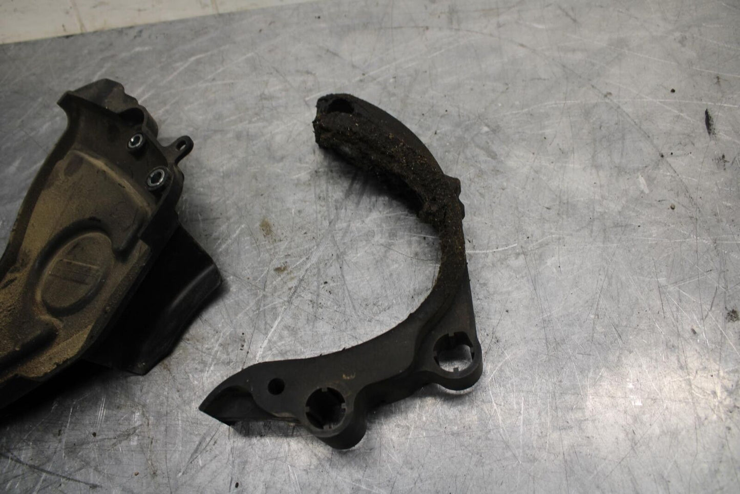 18 YAMAHA YZF R1  ENGINE SPROCKET COVER BB473