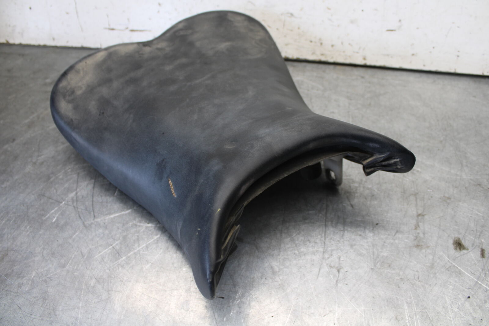 06-07 SUZUKI GSXR 600 FRONT DRIVERS SEAT PAD SADDLE PILLION  BB694