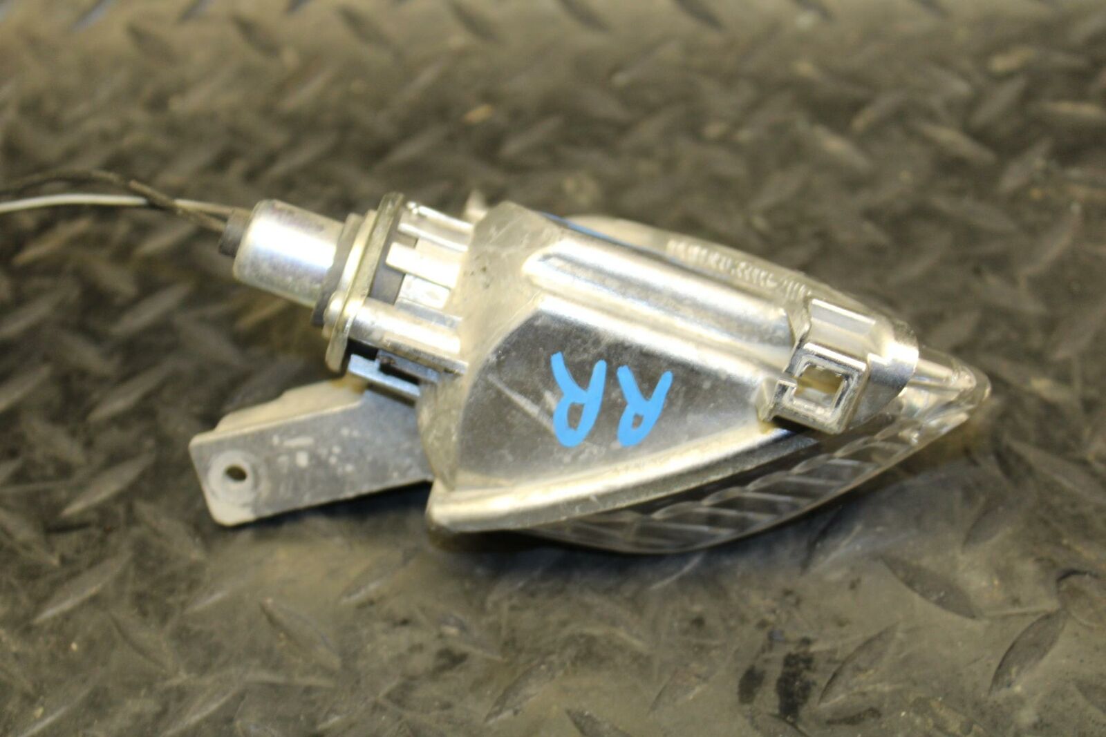 10 SUZUKI GSXR750 RIGHT REAR BACK TURN SIGNAL LIGHT INDICATOR BB190