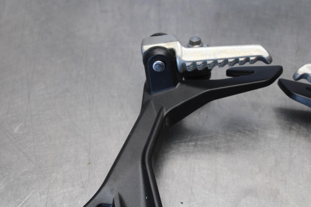 18-23 KAWASAKI NINJA 400 EX400 ABS REAR BACK PASSENGER PEG SET PAIR BB192