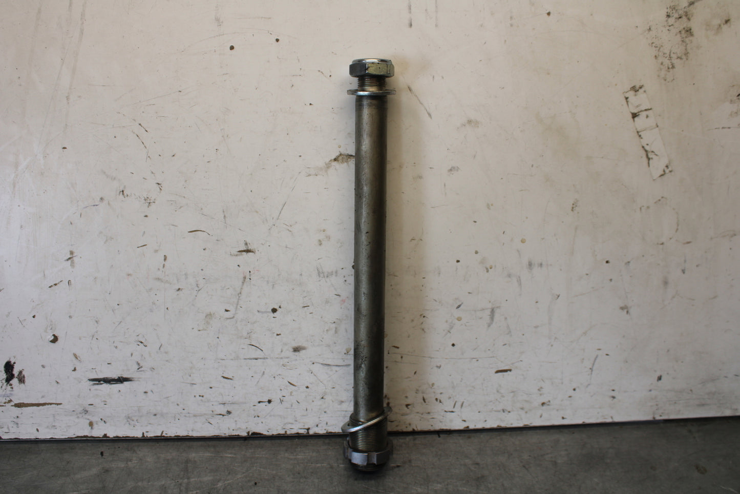 08-16 YAMAHA YZF R6 REAR BACK SWINGARM BOLT SUSPENSION PIVOT AXLE BB665