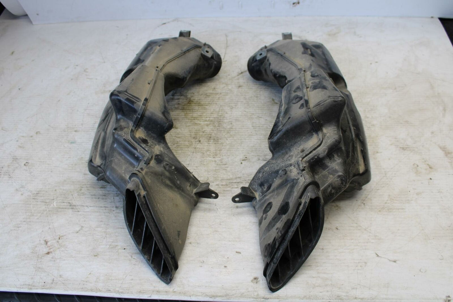 08-09 SUZUKI GSXR600 RAM AIR INTAKE TUBE DUCT PAIR SET BB156B