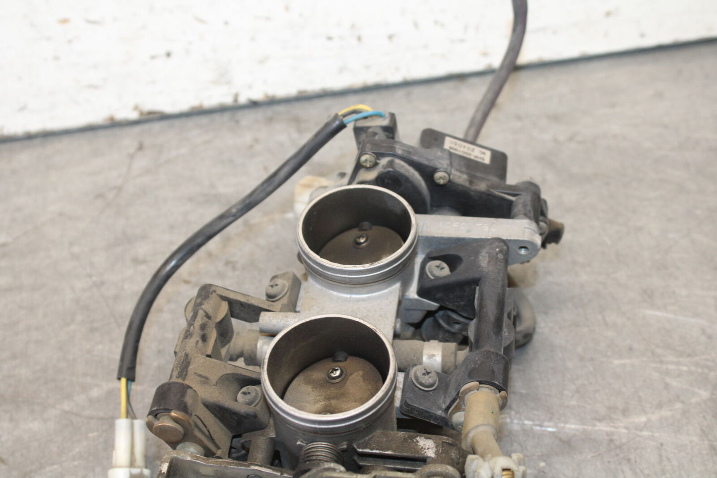 05-09 SUZUKI BOULEVARD C90 THROTTLE BODY BODIES BB692