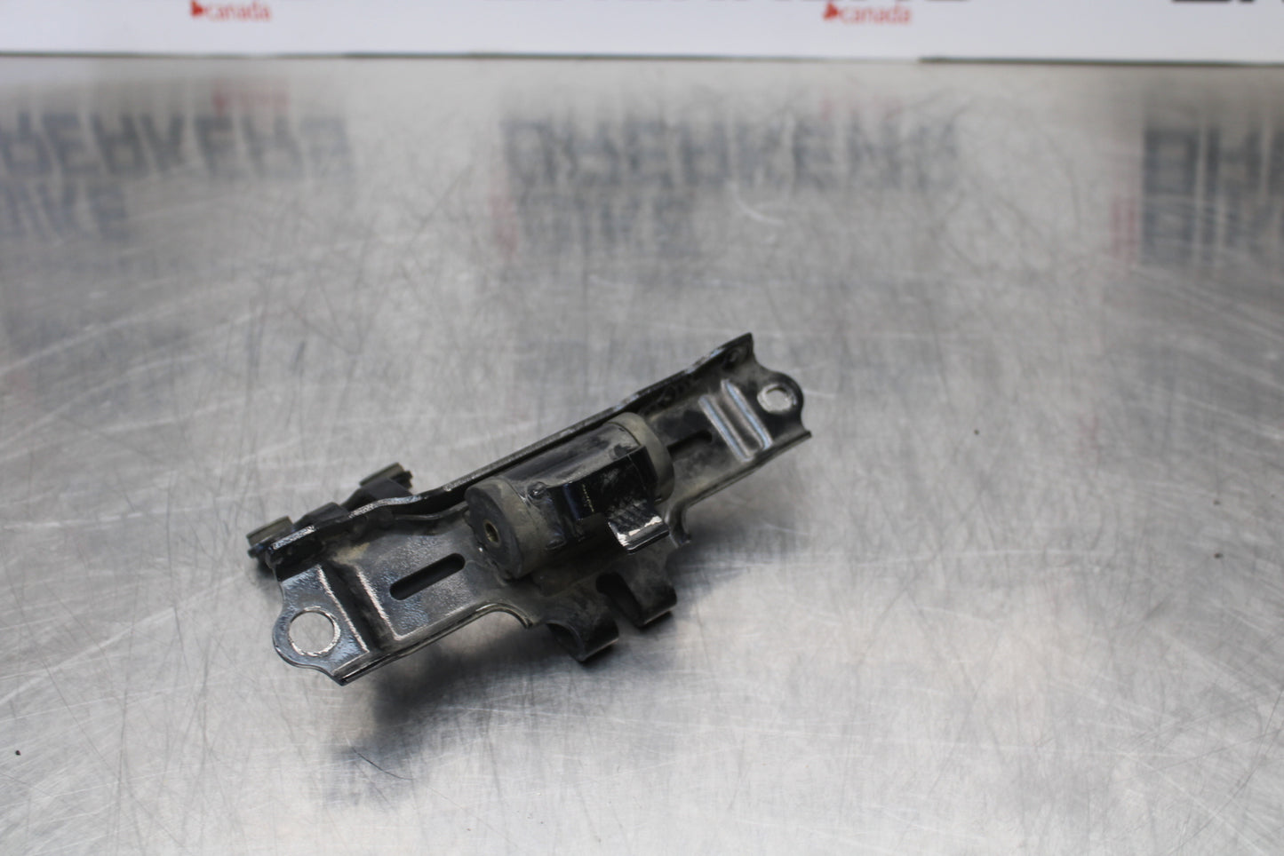 04-05 KAWASAKI NINJA ZX10R GAS TANK FUEL PETROL RESERVOIR BRACKET MOUNT BB163