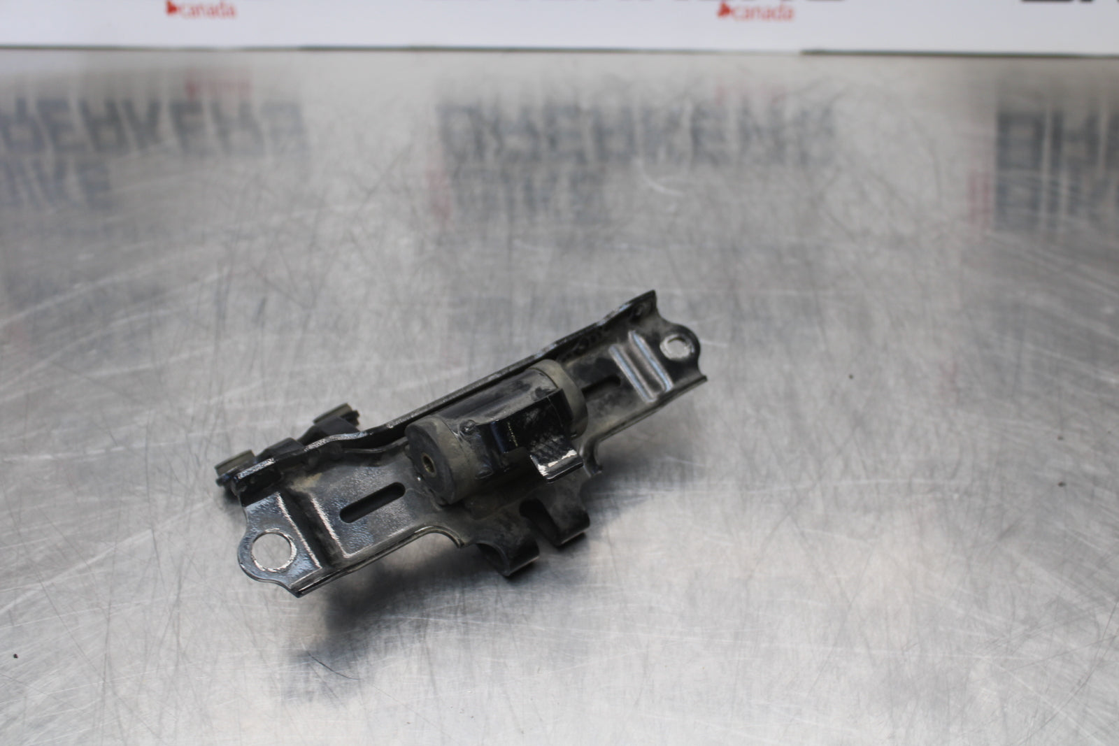 04-05 KAWASAKI NINJA ZX10R GAS TANK FUEL PETROL RESERVOIR BRACKET MOUNT BB163