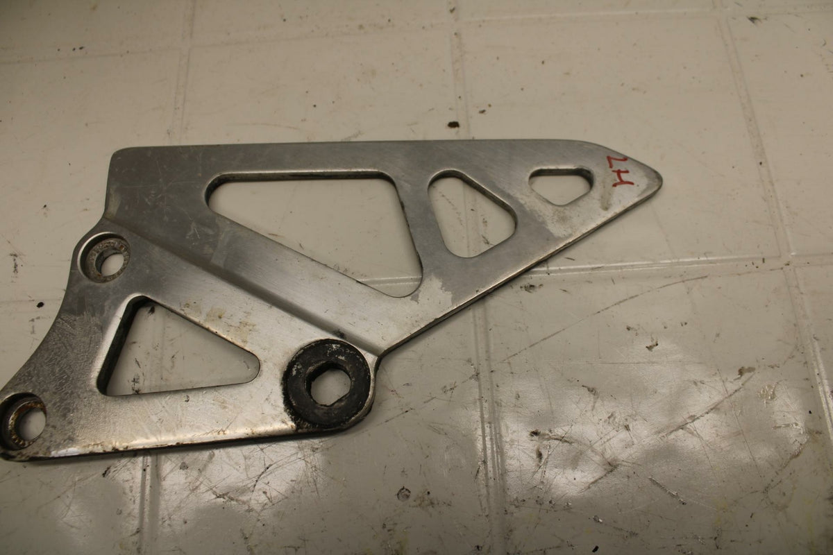 88-89 SUZUKI GSXR750J BB24 LEFT REARSET  DRIVER FOOT PEG BRACKET MOUNT  BB15
