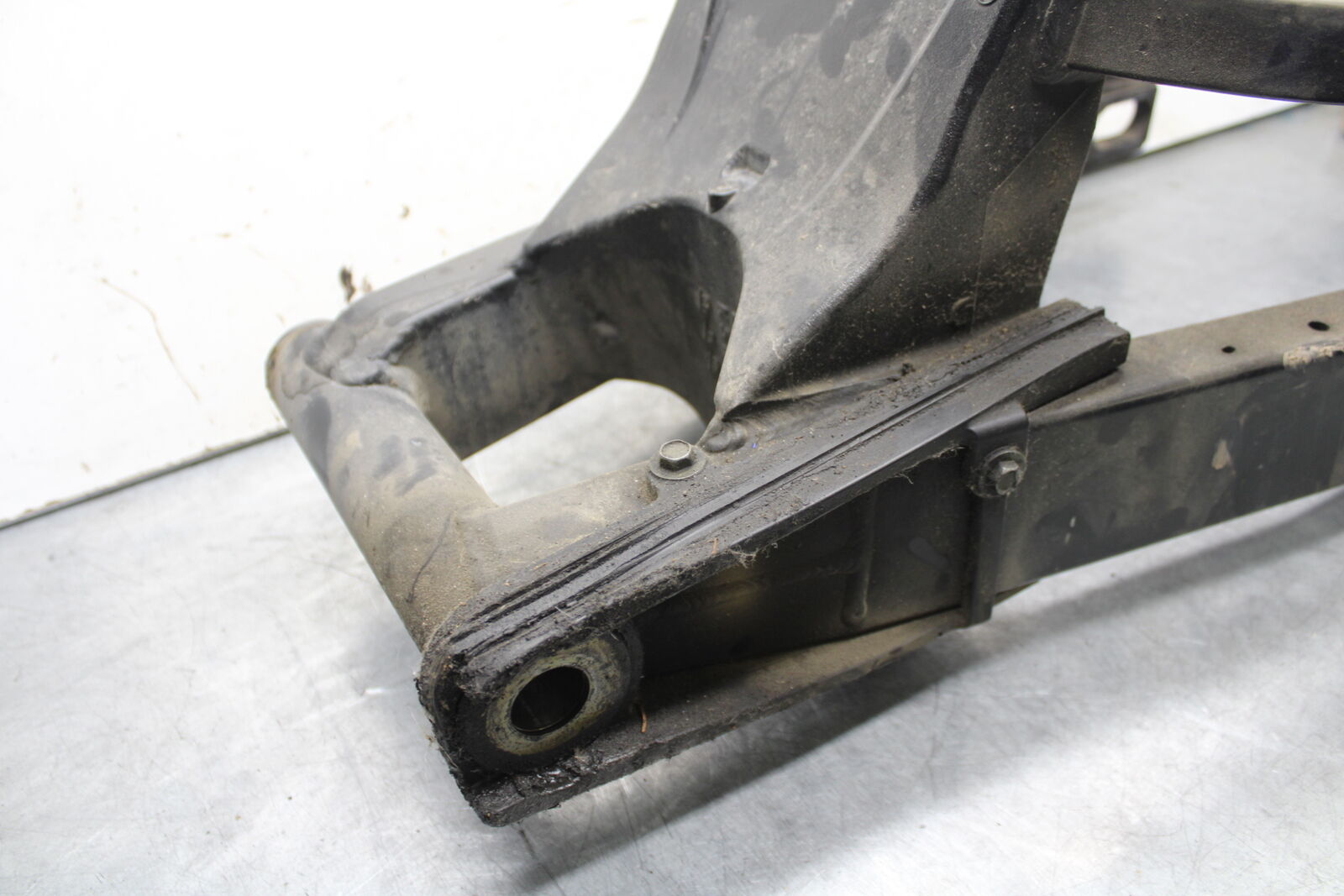 04-05 SUZUKI GSXR600 REAR SWINGARM SUSPENSION SWING ARM 61000-29G00 BB658