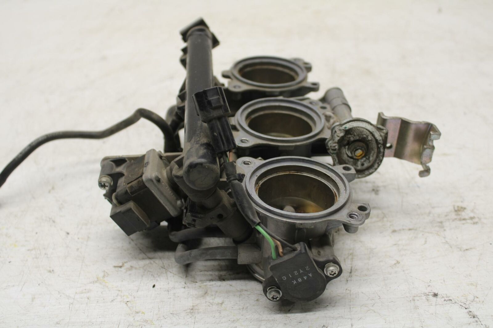 07-16 TRIUMPH STREET TRIPLE MAIN FUEL INJECTORS / THROTTLE BODIES BB361