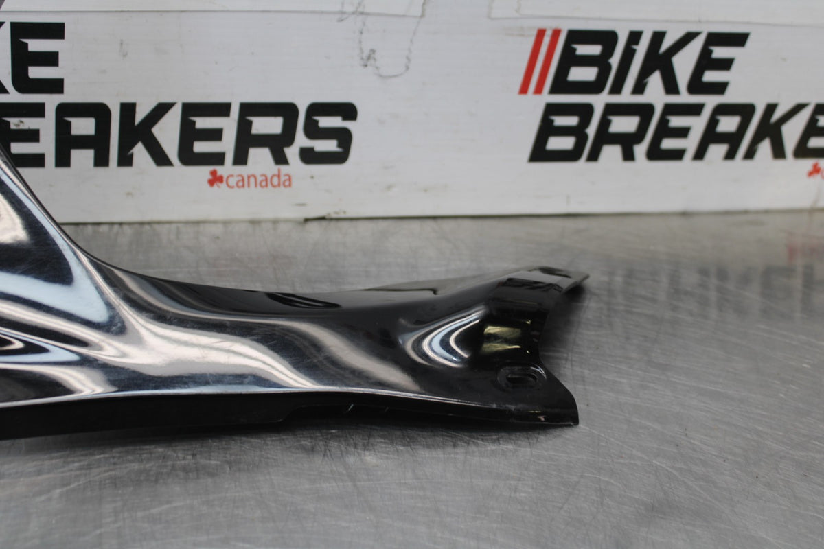 22-25 YAMAHA YZF R7 RIGHT FRONT UPPER MID SIDE FAIRING COWL PLASTIC BB00
