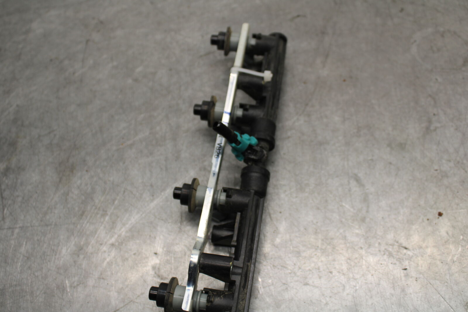 07-12 HONDA CBR600RR SECONDARY FUEL INJECTORS TOP AIRBOX 16450-MFJ-D01 BB672