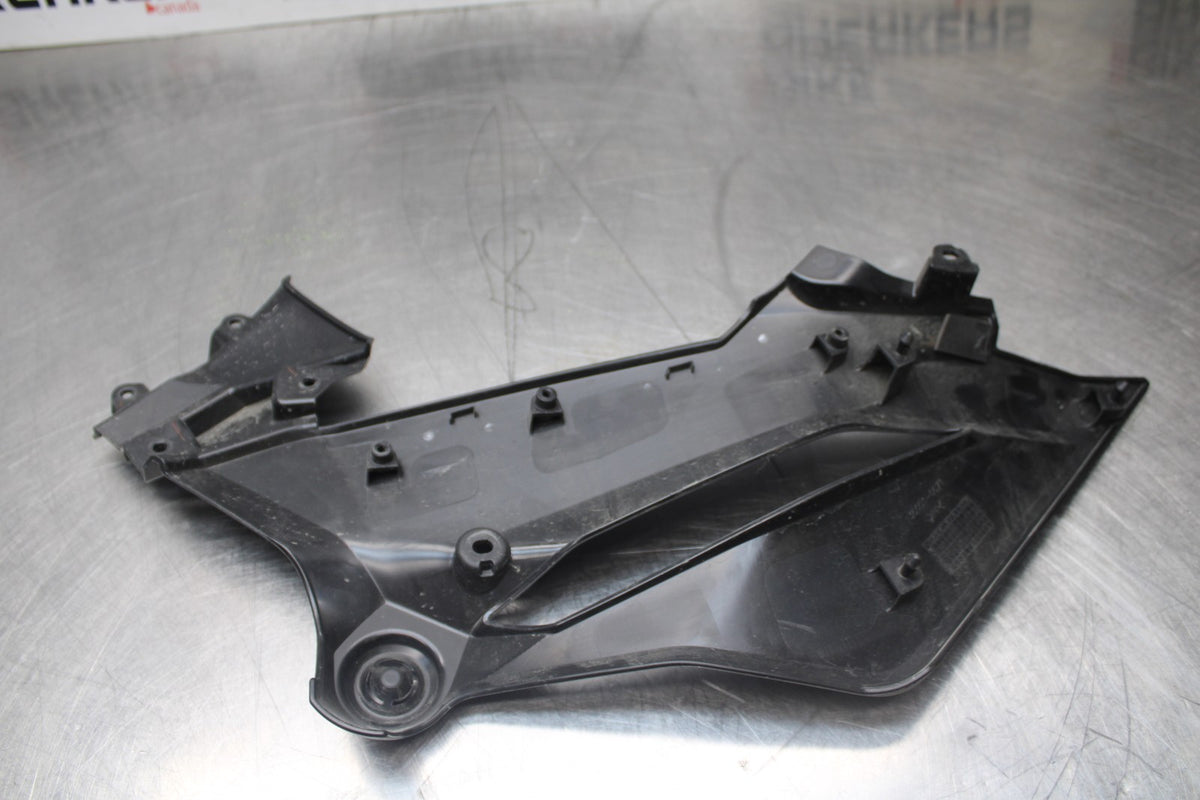 18-26 KAWASAKI Z400 RIGHT MID UPPER SIDE FAIRING COWL PLASTIC BB852