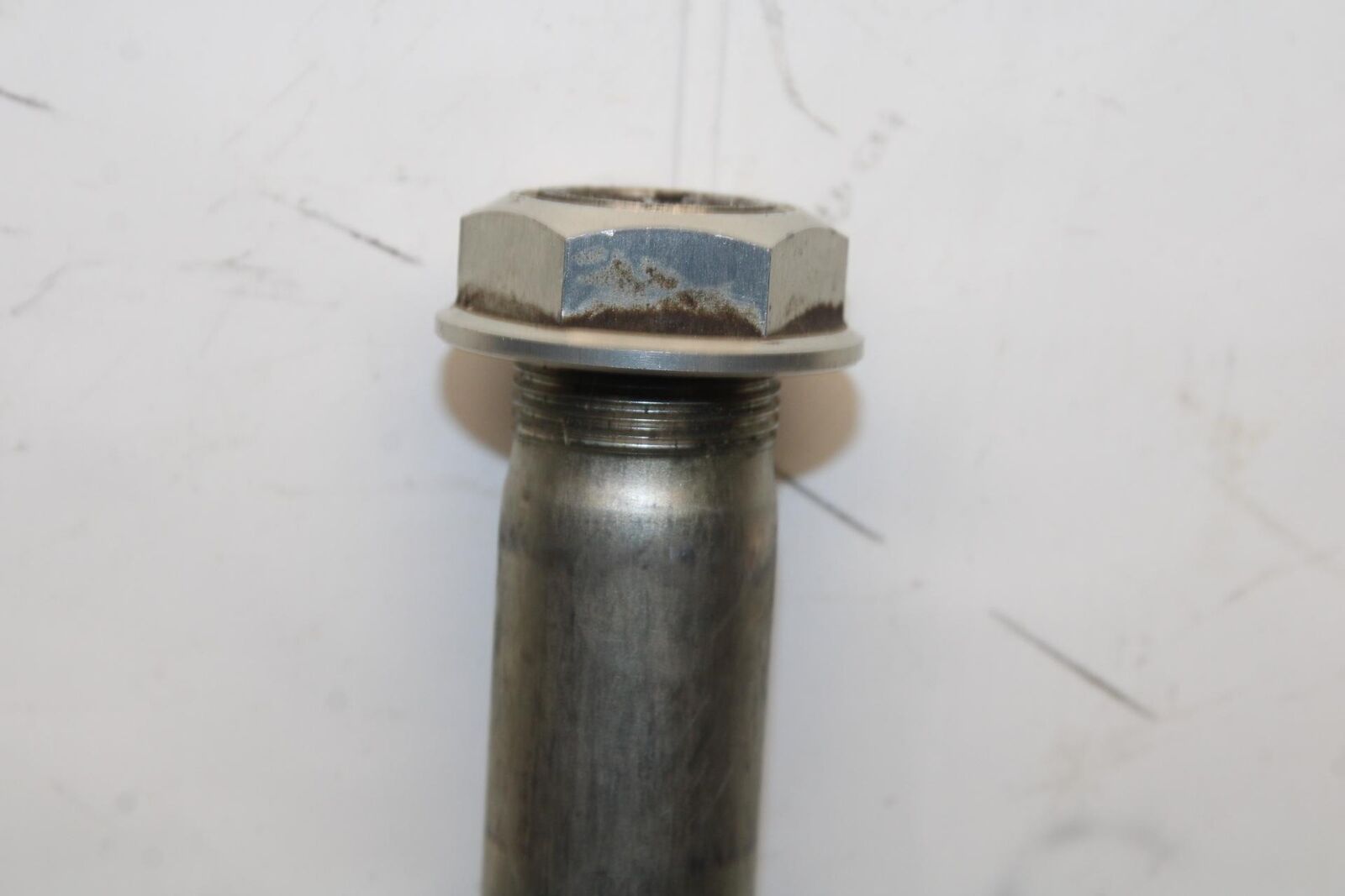 2012 Suzuki GSXR1000 FRONT WHEEL RIM AXLE PIVOT BOLT 54711-47H00 BB582