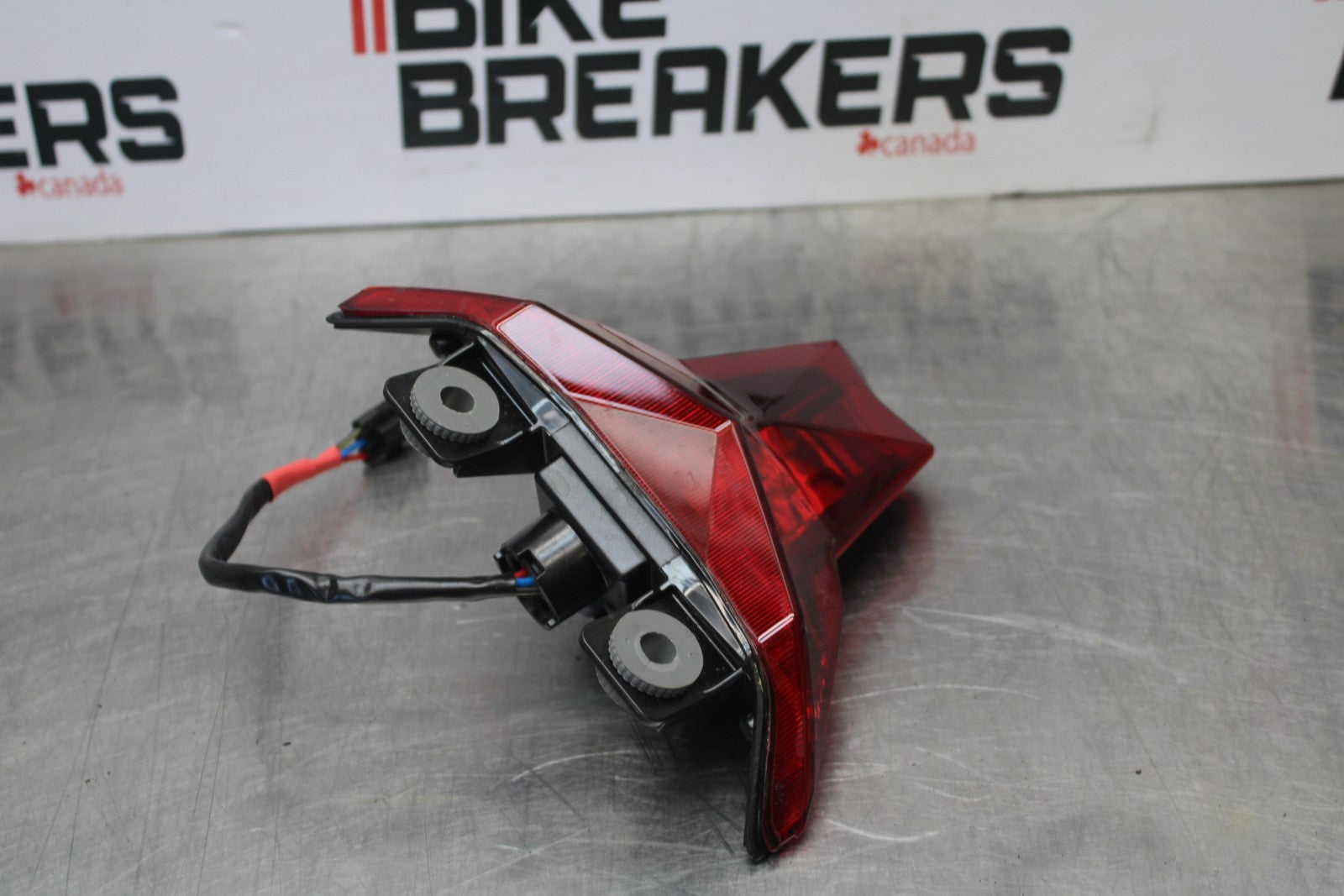 24-25 KAWASAKI NINJA ZX4R REAR TAIL TAILLIGHT BACK BRAKE LIGHT BB610