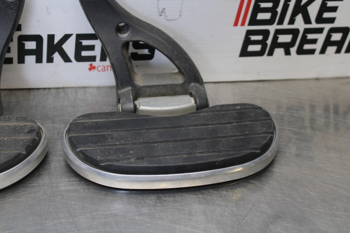 08 KAWASAKI VULCAN 1600 VN1600D NOMAD REAR PASSENGER FOOT STEP SET PAIR BB904