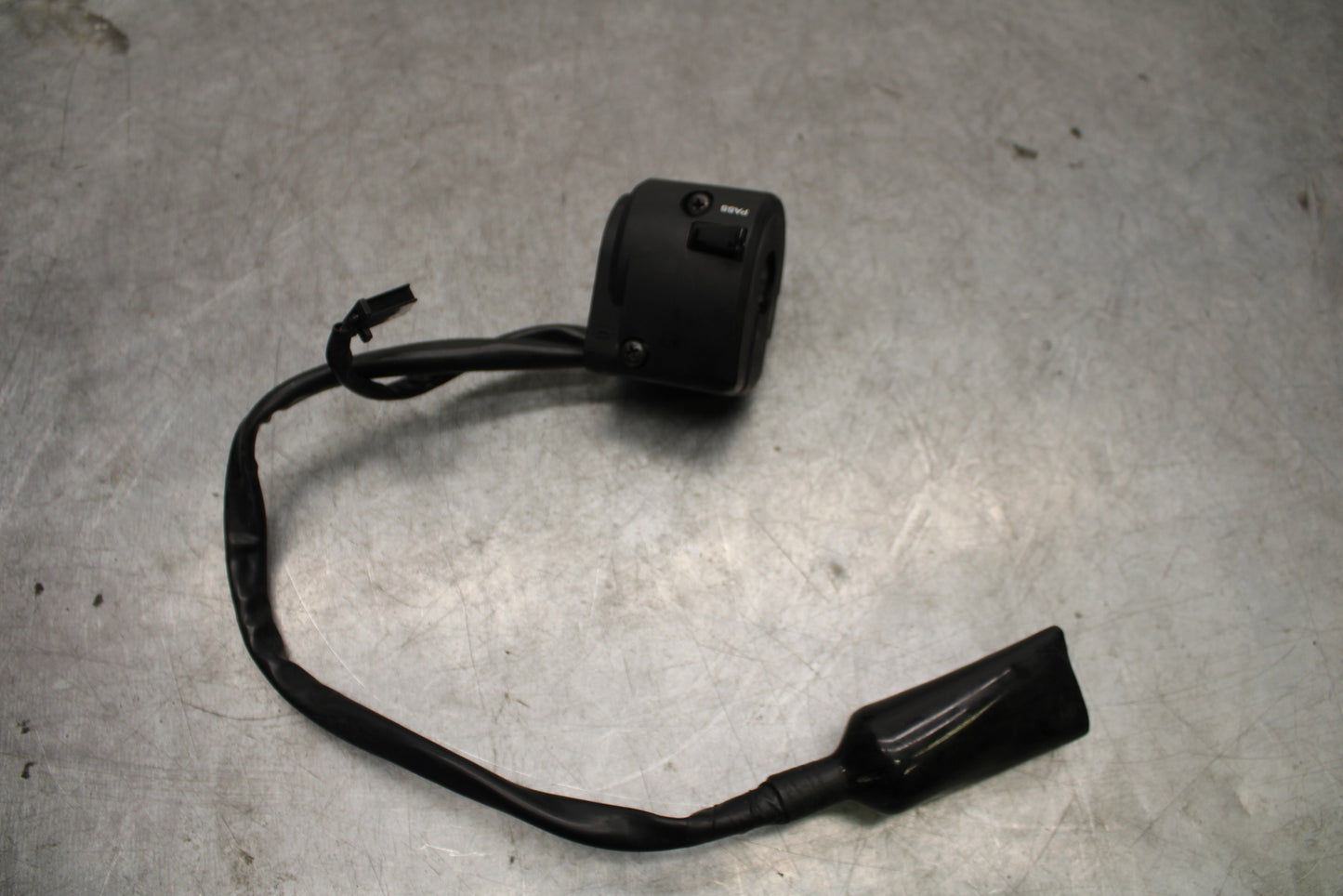 18-23 KAWASAKI NINJA 400 LEFT CLIP ON HANDLE HORN SIGNALS SWITCH SWITCHES BB660