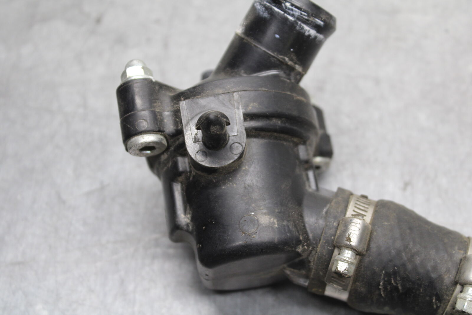 07-08 YAMAHA YZF R1 THERMOSTAT W HOUSING ASSEMBLY BB724
